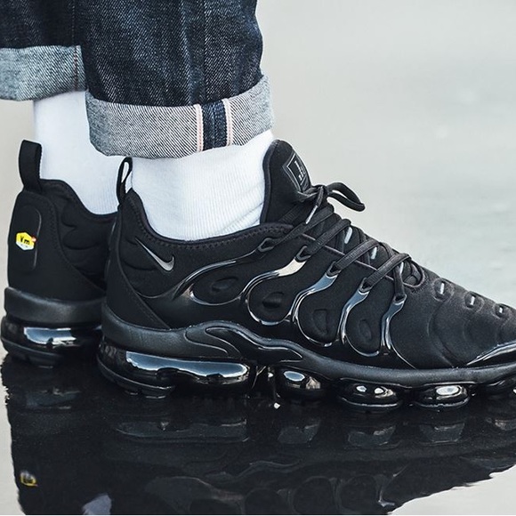 Nike VaporMax Plus (Men’s) Sneakers - Picture 4 of 5